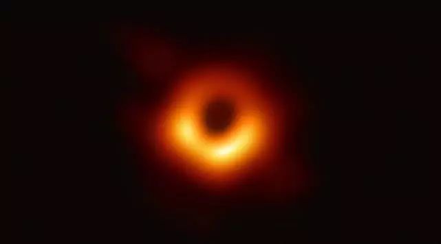 黑洞是什么_(黑洞里面到底是什么)