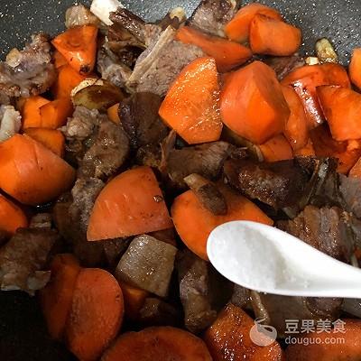 羊肉胡萝卜怎么炖(清炖羊肉炖胡萝卜的做法)