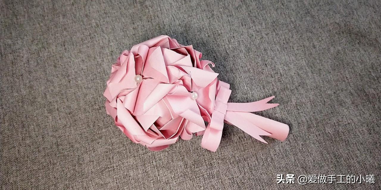 纸巾玫瑰花折纸教程(纸巾做玫瑰花步骤图解)