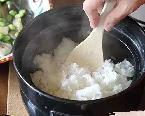 夹生饭如何补救(米饭夹生的补救办法)