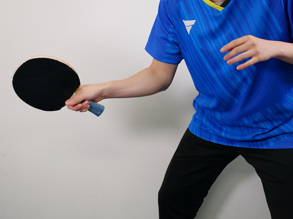 乒乓球横拍正确握拍的方法(乒乓球横拍握法图解)
