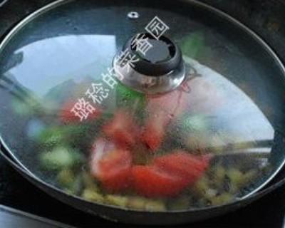 西红柿辣椒炒茄子的做法(擂茄子辣椒的做法)
