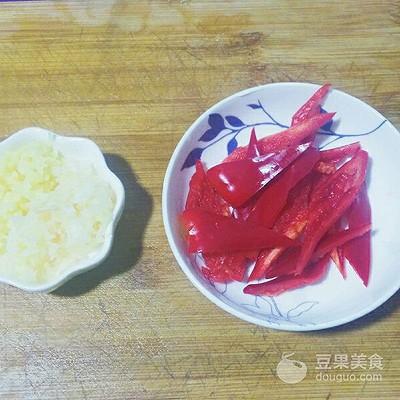 木耳黄花菜炒肉的做法(黄花菜炒肉丝怎么炒好吃)