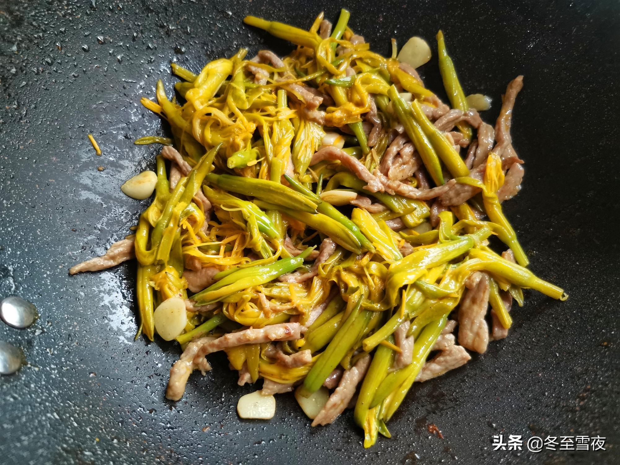 新鲜黄花菜怎么吃没有毒(鲜黄花菜的正确食用方法)