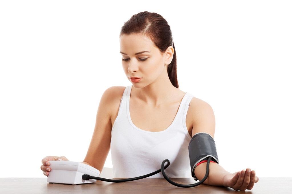血压低的严重如何治疗(女人低血压的危害)