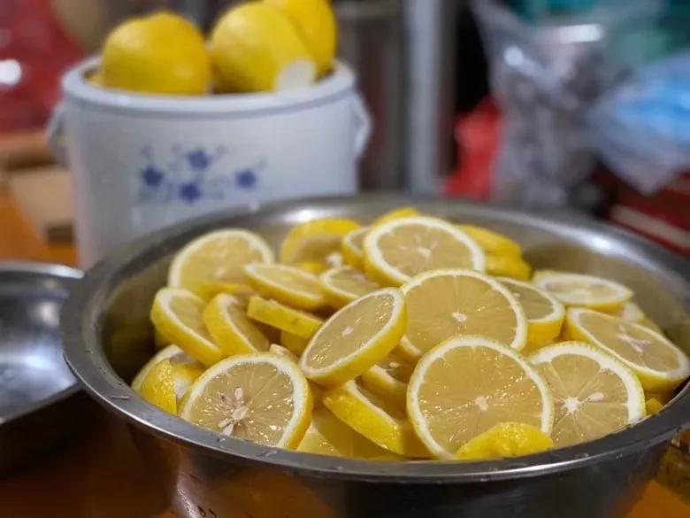 川贝柠檬膏的制作方法(制作柠檬膏可以放哪些材料)