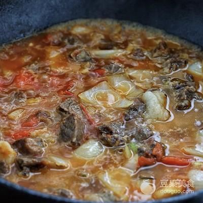 西红柿土豆炖牛肉怎么做好吃(家常西红柿土豆炖牛肉的做法)