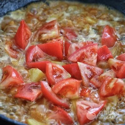 西红柿土豆炖牛肉怎么做好吃(家常西红柿土豆炖牛肉的做法)