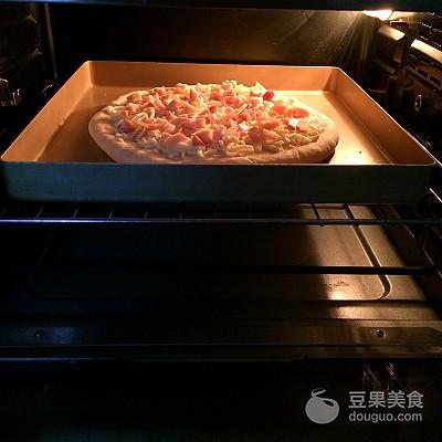 平底锅水果披萨怎么做家庭做法(面包切碎做披萨的做法)